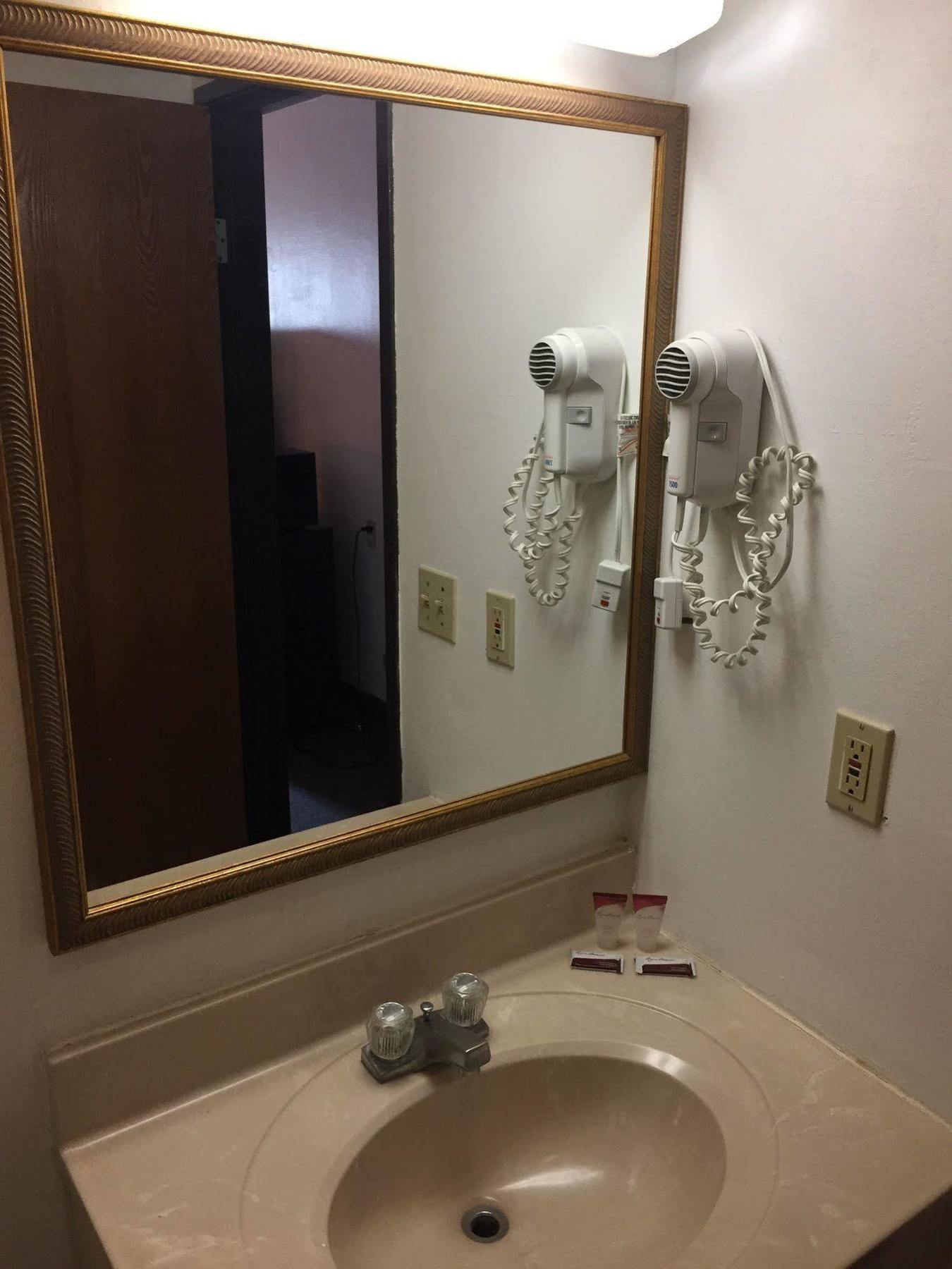 Luxury Inn & Suites Lincoln Esterno foto