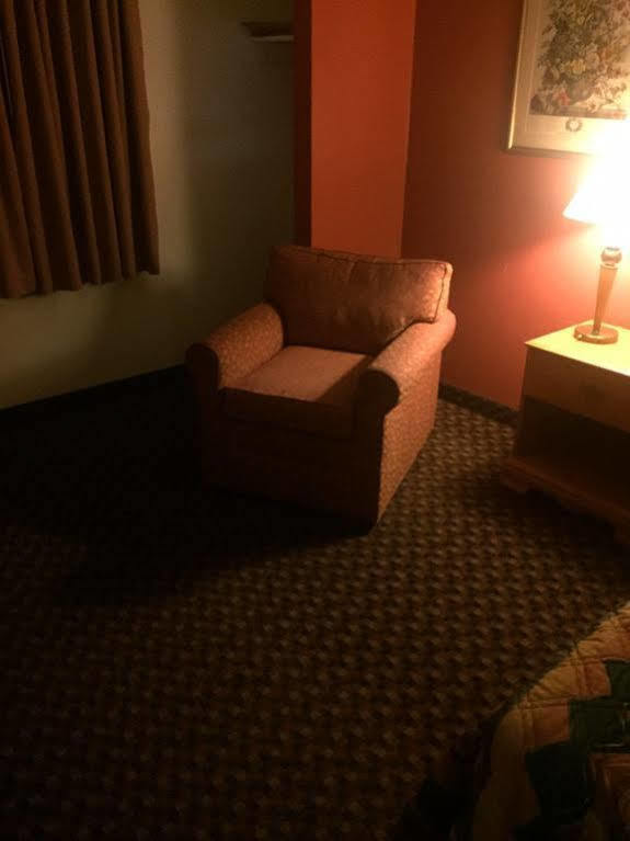 Luxury Inn & Suites Lincoln Esterno foto